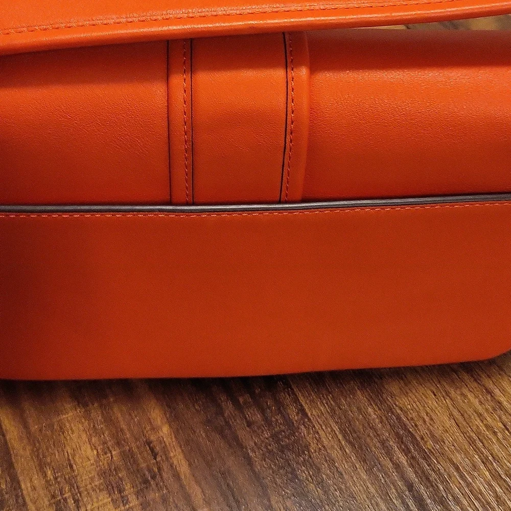Michael Kors Orange Colby Medium Leather Shoulder Bag - Picture 5 of 6